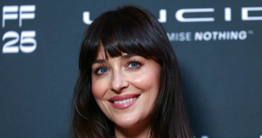 Dakota Johnson's Trendy Red Shoulder Bag Look Is on Amazon