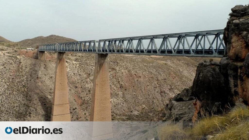 De 318 metros y construido en 1899, es uno de los puentes más impresionantes de nuestra red ferroviaria