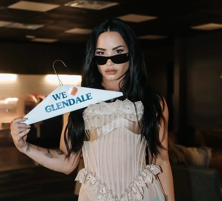 Demi Lovato Calls Arizona Crowd ‘Hot and Silly’ with Three Shows Left Demi Lovato Calls Arizona Crowd ‘Hot and Silly’ with Three Shows Left