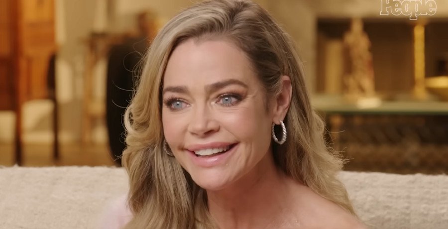 Denise Richards Reunites With ‘Starship Troopers’ Co-Star, Pic Denise Richards Reunites With 'Starship Troopers' Co-Star, Pic