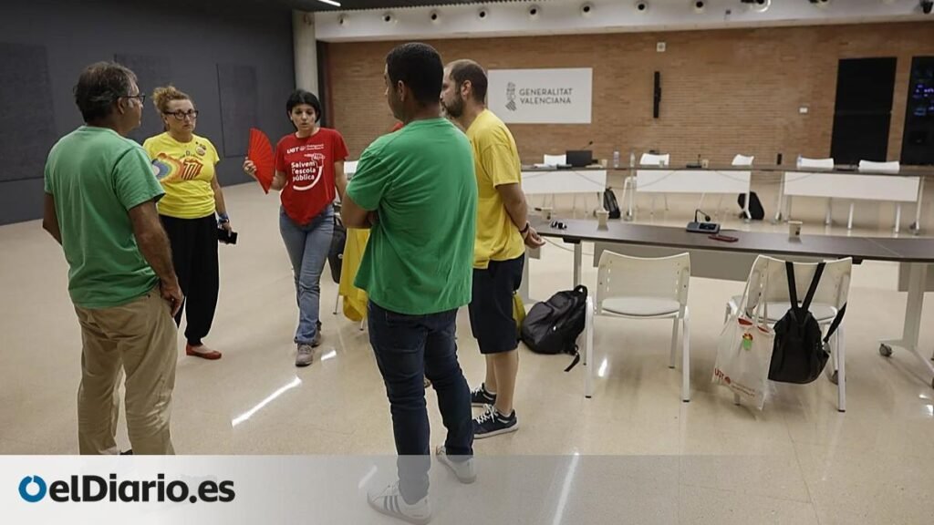 El conflicto educativo valenciano se recrudece con un encierro sindical en la conselleria tras la negativa de Ortí a reabrir la negociación salarial
