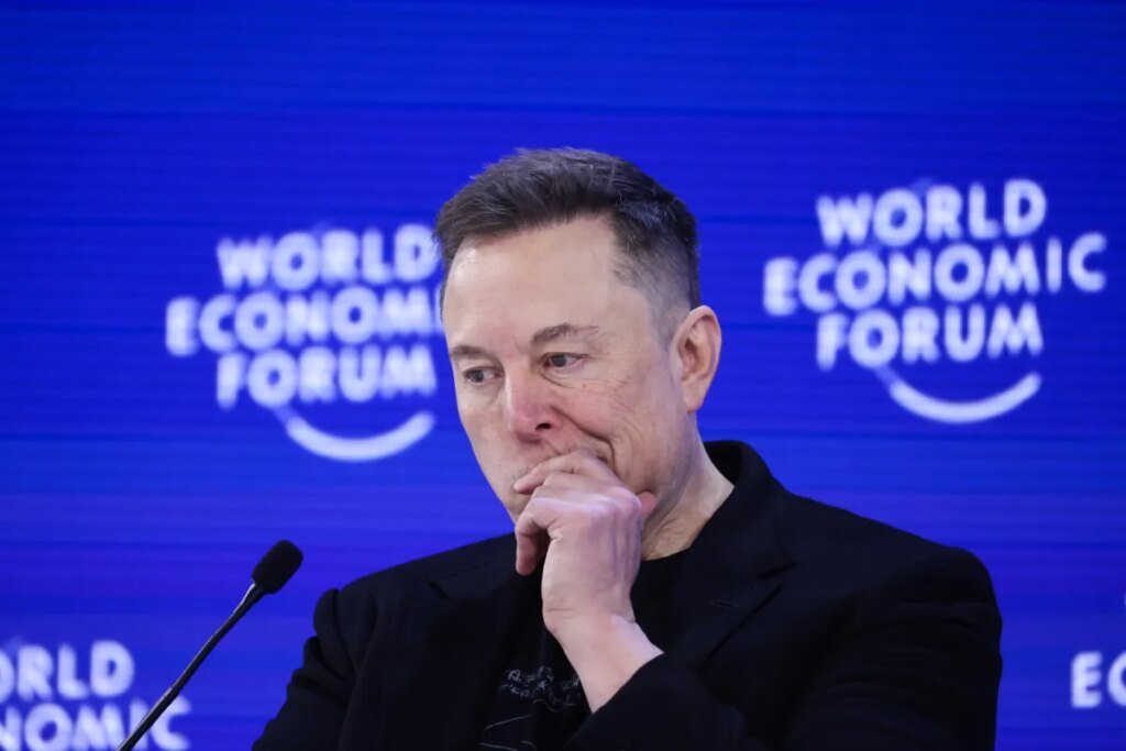 Elon Musk has given up on solar power (on Earth) Elon Musk has given up on solar power (on Earth)