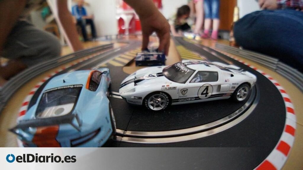 Enamorado del Scalextric, este desarrollador murciano ha logrado hacer del mítico juguete un videojuego