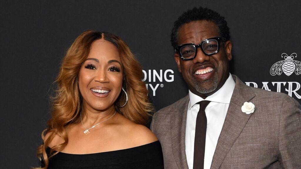 Erica Campbell Celebrates 25 Years W/ Warryn In Vow Renewal Erica Campbell Celebrates 25 Years W/ Warryn In Vow Renewal