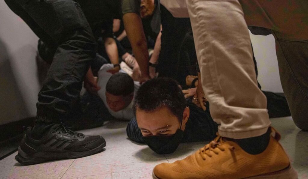 Federal judge bans most arrests by federal agents in immigration courts in New York