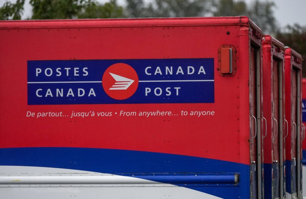 Feds greenlight $673 million to keep Canada Post afloat this year