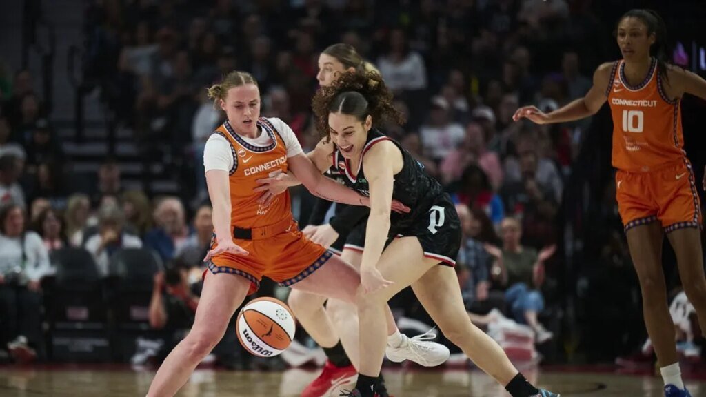 Fire pull away in fourth quarter to beat Sun, extend win streak to 3 Fire pull away in fourth quarter to beat Sun, extend win streak to 3