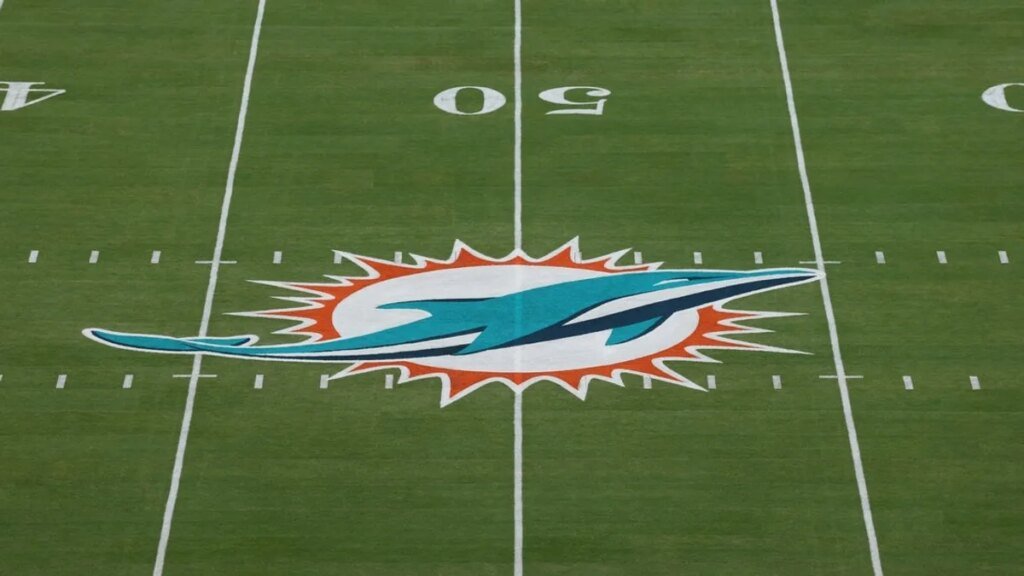 Former Dolphins star DL Manny Fernandez dies