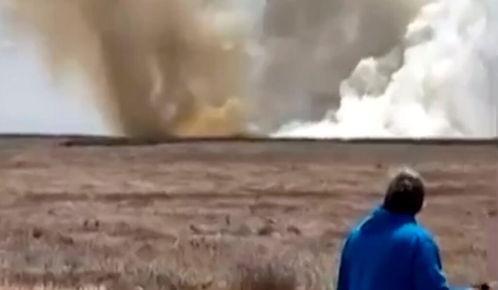 Four crew members eject safely after two Navy jets crash during air show in Idaho