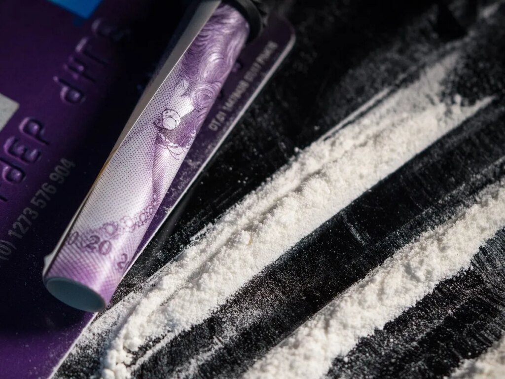 Furor erupts among Barrie, Ont. parents after 'safer snorting' booklet passed out at school by CMHA