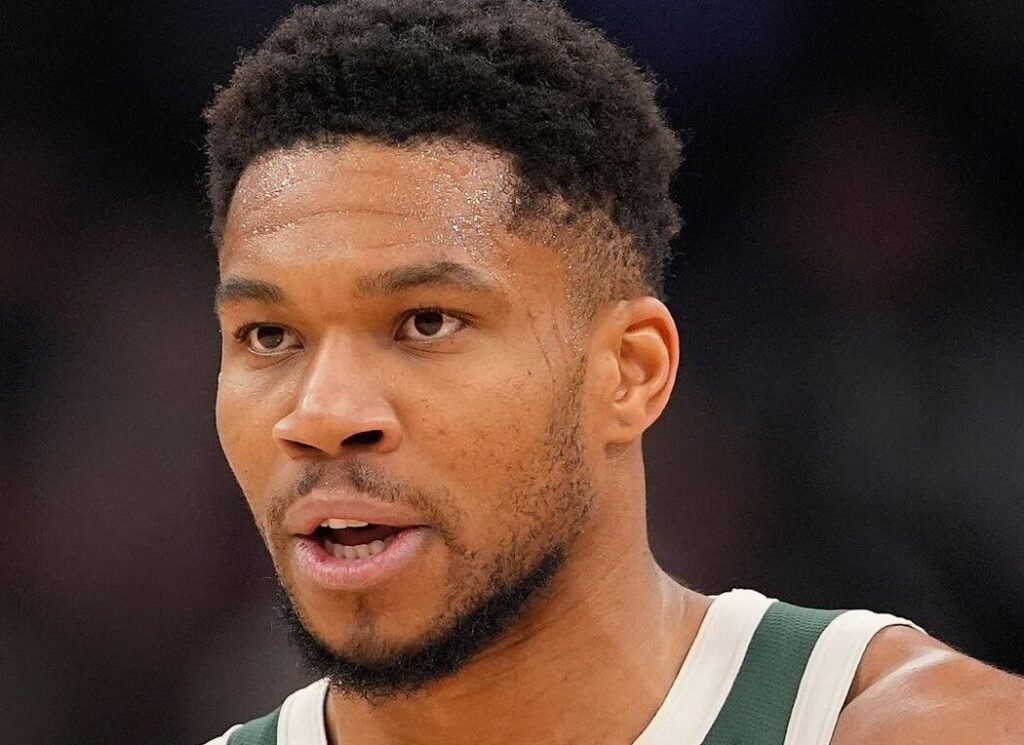 Giannis Antetokounmpo Calls Himself Out and Doesn’t Bother Explaining Why