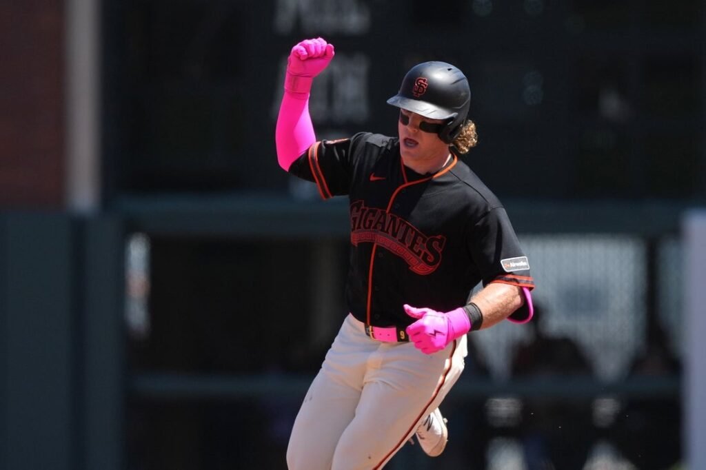 Giants beat White Sox behind rare power display