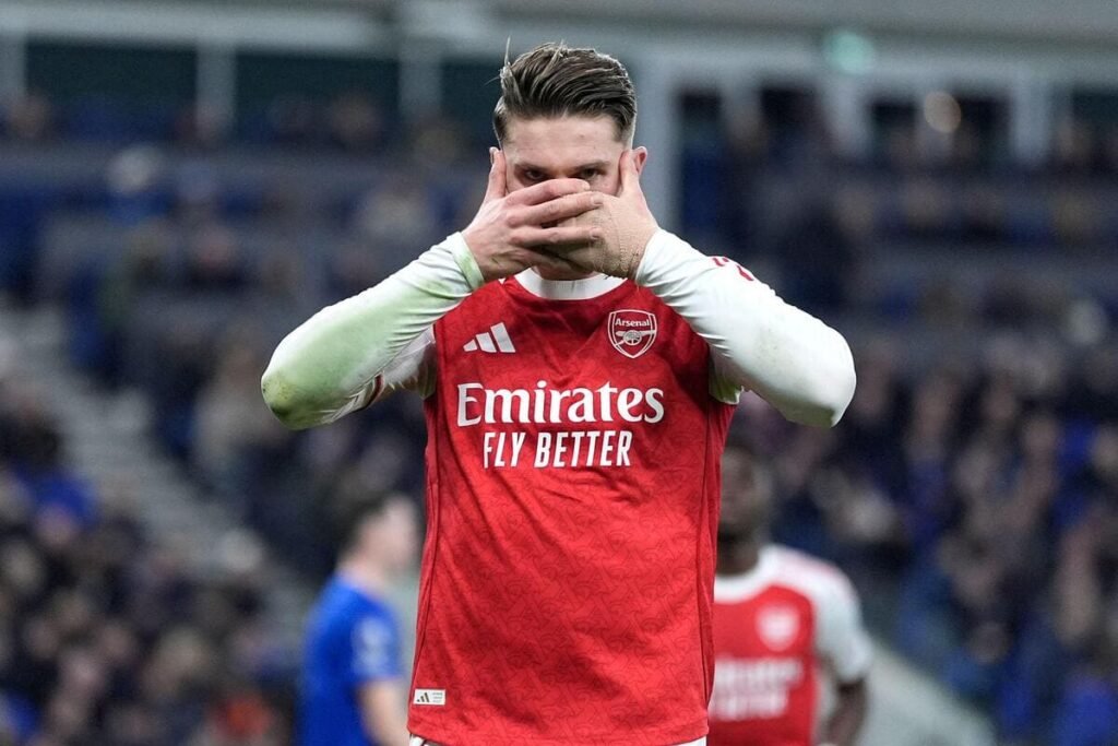 Gyokeres gives Arsenal early lead before Saka doubles against Fulham