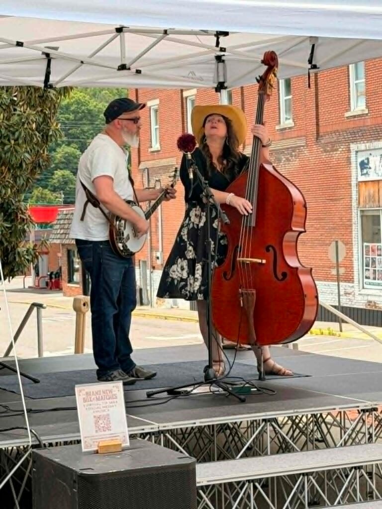Headwaters Arts Festival trae entretenimiento y arte a Harlan – Celebrity Land