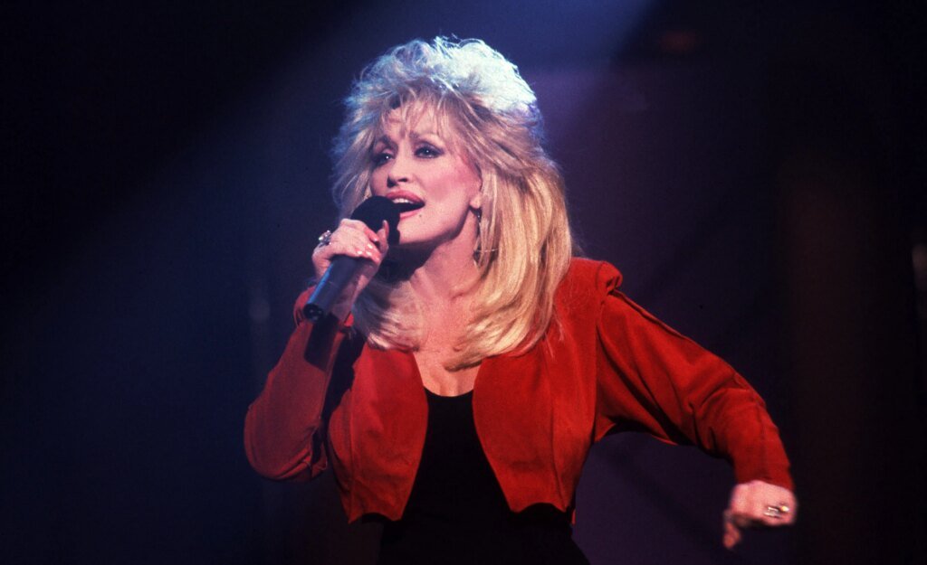 How Old Is Dolly Parton? See the Country Music Star’s Age Now – Hollywood Life