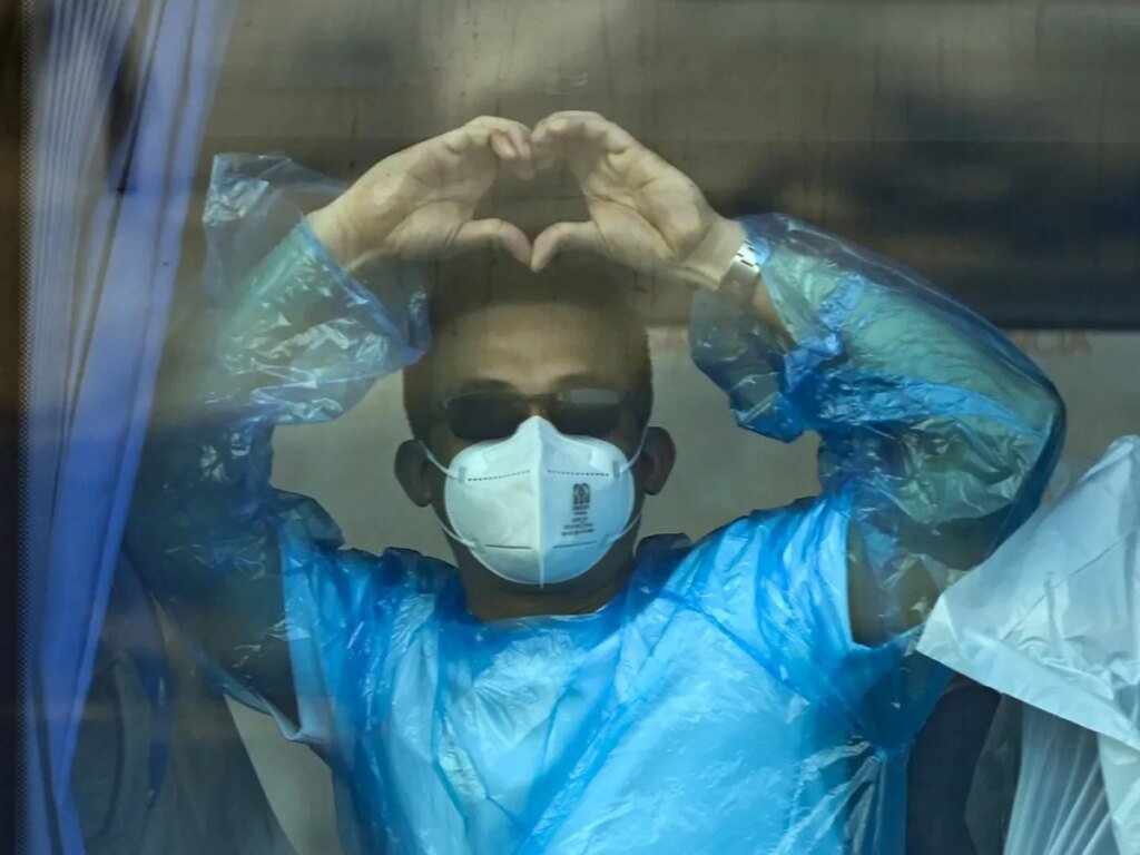How long should hantavirus cruise ship passengers self-isolate?