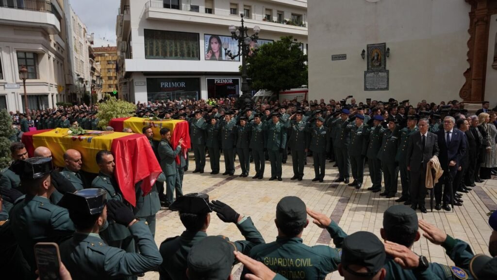 Huelva acompaña a la Guardia Civil en la despedida a los agentes fallecidos en persecución de una narcolancha