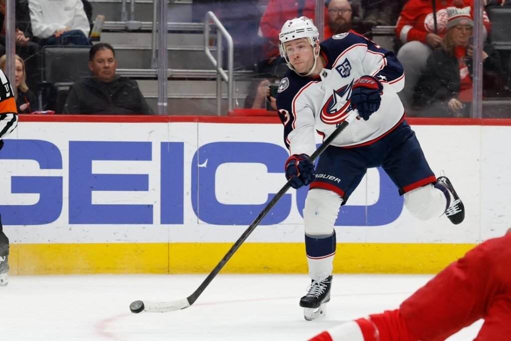 Jackets sign pending UFA Charlie Coyle to 6-year extension
