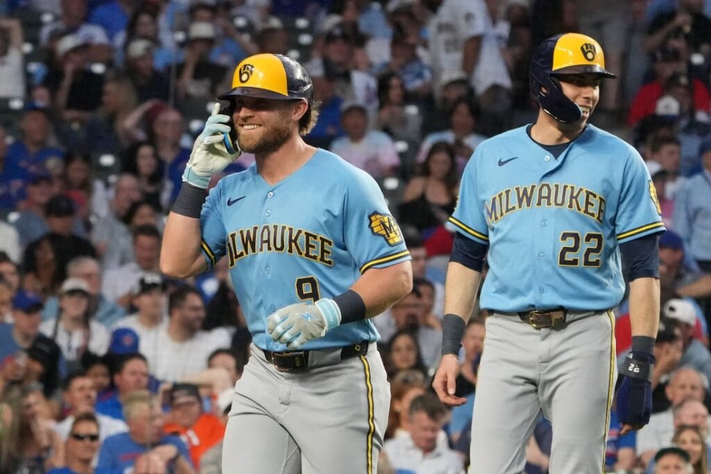 Jake Bauers, Christian Yelich spark Brewers' rout of Cubs