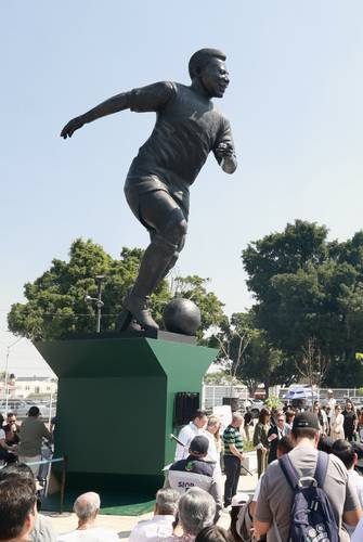 Jalisco rinde tributo al rey Pelé; inauguran estatua monumental Jalisco rinde tributo al rey Pelé; inauguran estatua monumental