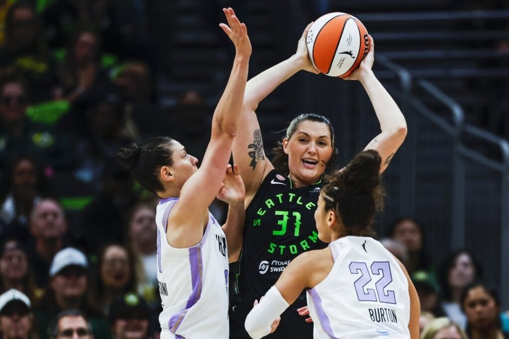 Janelle Salaun propels Valkyries to opening win over Storm Janelle Salaun propels Valkyries to opening win over Storm
