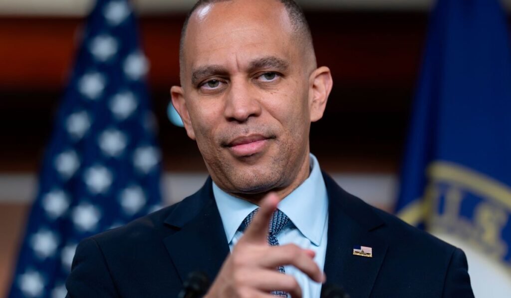 Jeffries says despite Republican gains on redistricting, Democrats will still win back the House