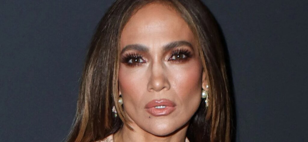 Jennifer Lopez Dragged For ‘Diva’ Behavior During NYC Outing Jennifer Lopez Dragged For ‘Diva’ Behavior During NYC Outing