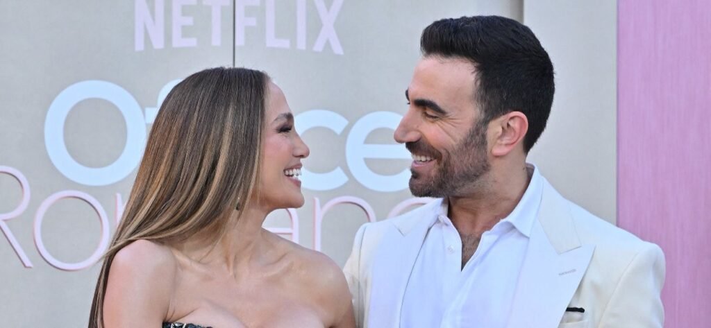 Jennifer Lopez Enjoying ‘Flirty Energy’ With Co-star Brett Goldstein Jennifer Lopez Enjoying 'Flirty Energy’ With Co-star Brett Goldstein