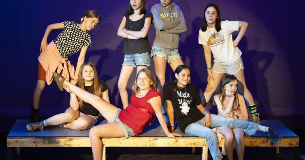 Las visiones de los estudiantes dan forma a un musical interactivo en el New England Youth Theatre Las visiones de los estudiantes dan forma a un musical interactivo en el New England Youth Theatre