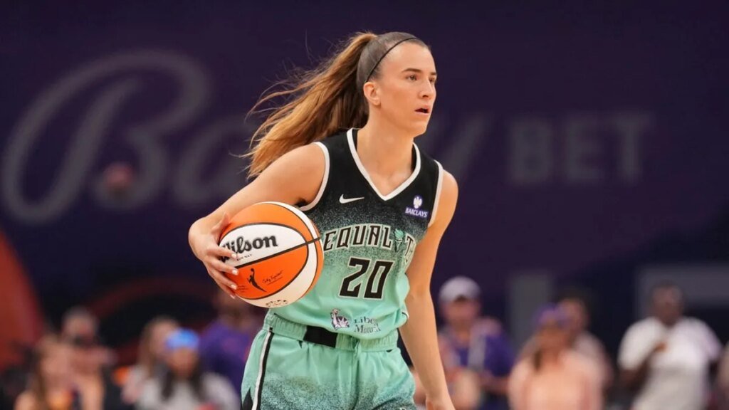 Liberty G Sabrina Ionescu (back) out vs. Mercury