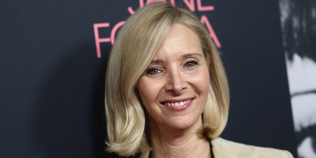 Lisa Kudrow Takes On Sean Evans And The Hot Ones Gauntlet
