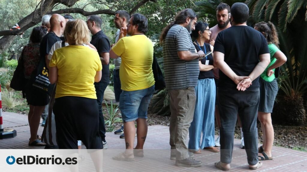 Los sindicatos docentes de Catalunya se encierran en Educación tras la sexta reunión fallida para desencallar la huelga