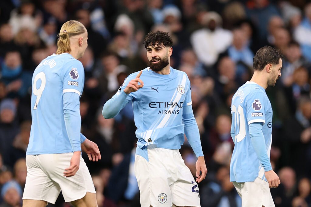 Manchester City defender offers himself to Real Madrid