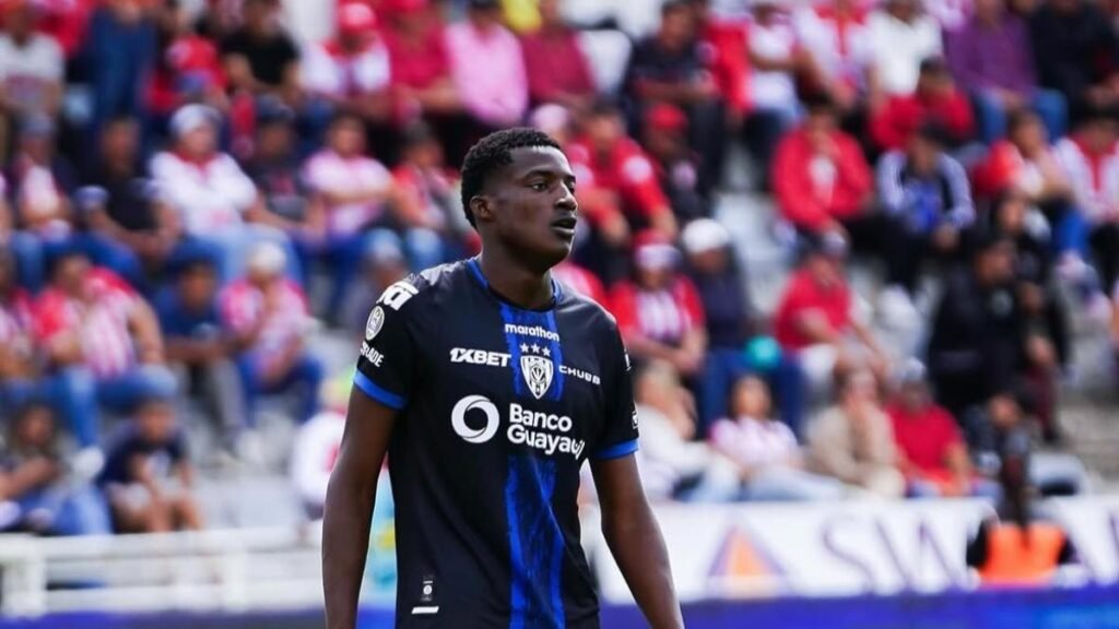 Manchester United also tracking 18-year-old forward liked by Barca