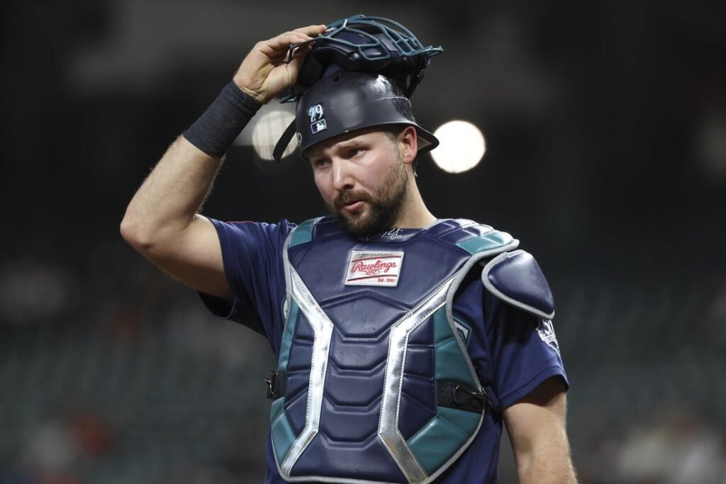 Mariners place struggling C Cal Raleigh (oblique) on injured list