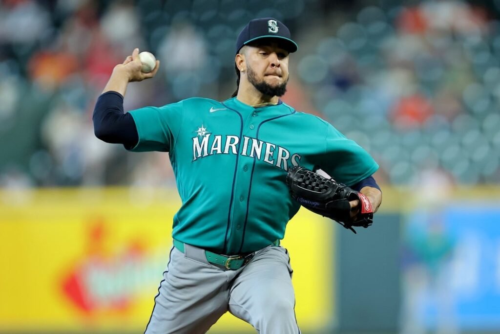 Mariners shake up rotation vs. White Sox, send Luis Castillo to bullpen Mariners shake up rotation vs. White Sox, send Luis Castillo to bullpen