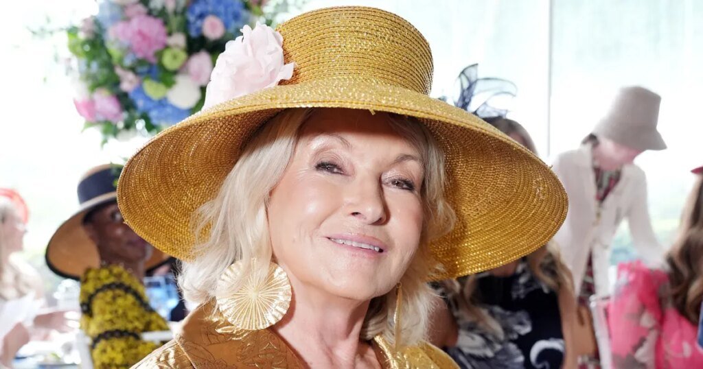 Martha Stewart Wears This Gold Sandals Style All Season Long