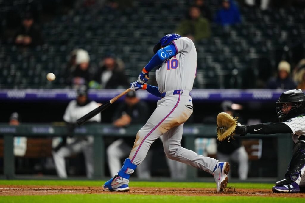 Mets display power in handing Rockies sixth straight loss