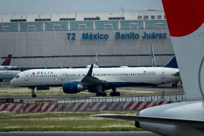 Mexico’s air traffic controllers threaten to strike over ‘exhausting’ work conditions Mexico's air traffic controllers threaten to strike over 'exhausting' work conditions