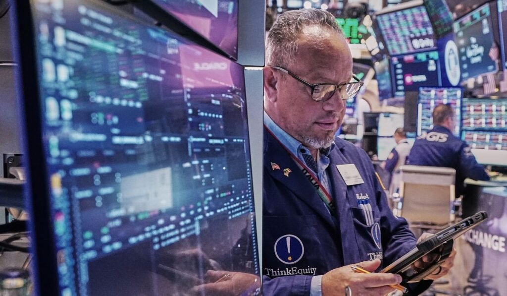 Mortgage rate rises while Wall Street looks to continue its winning ways