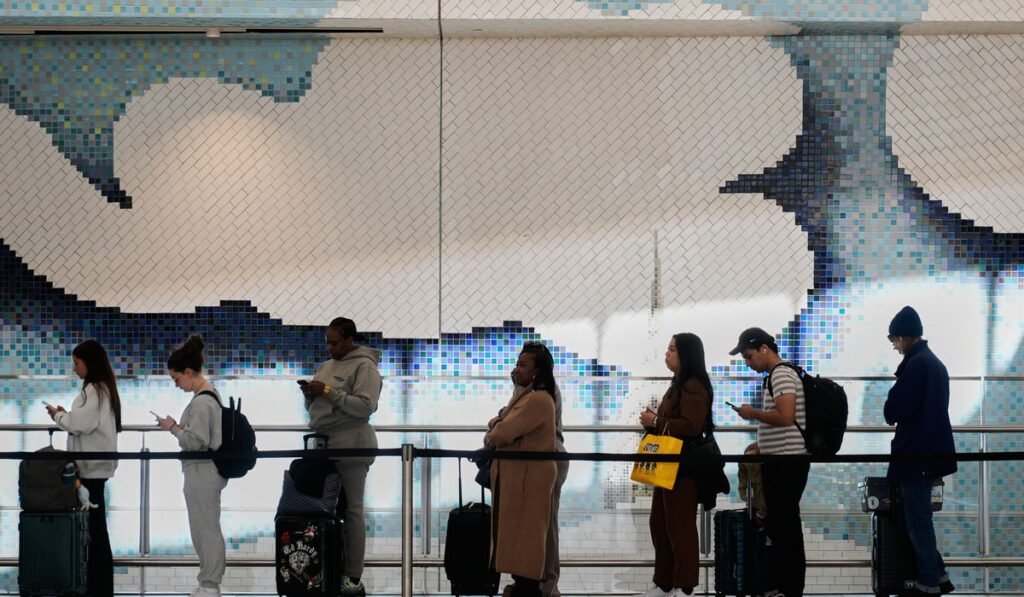 NYC’s LaGuardia Airport runway affected by sinkhole expected to reopen midday NYC’s LaGuardia Airport runway affected by sinkhole expected to reopen midday