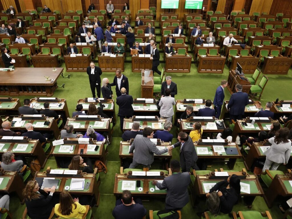 New House of Commons design proposes benches, cinema-style seats and desks for the front bench