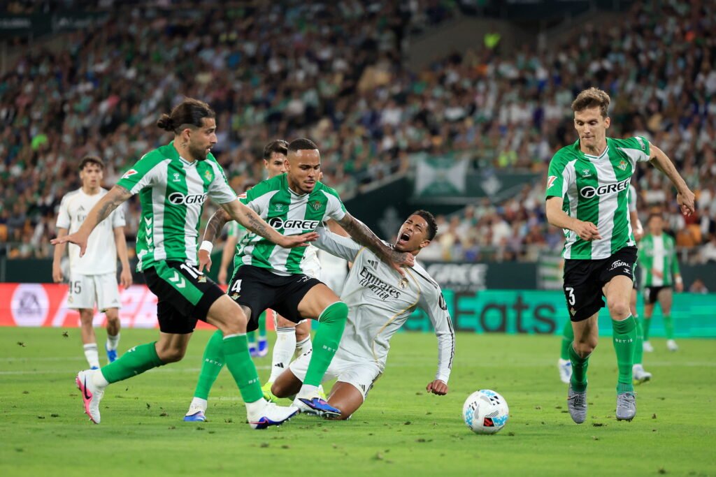 Newcastle vying with Barcelona to sign Real Betis stalwart