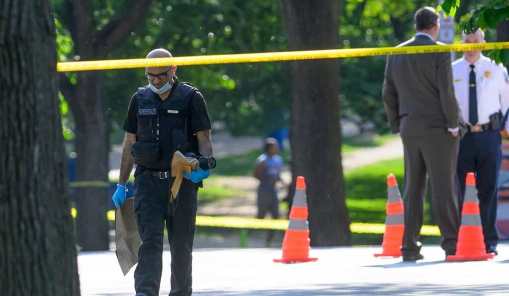 Officer-involved shooting near Washington Monument prompts brief WH lockdown, Secret Service says