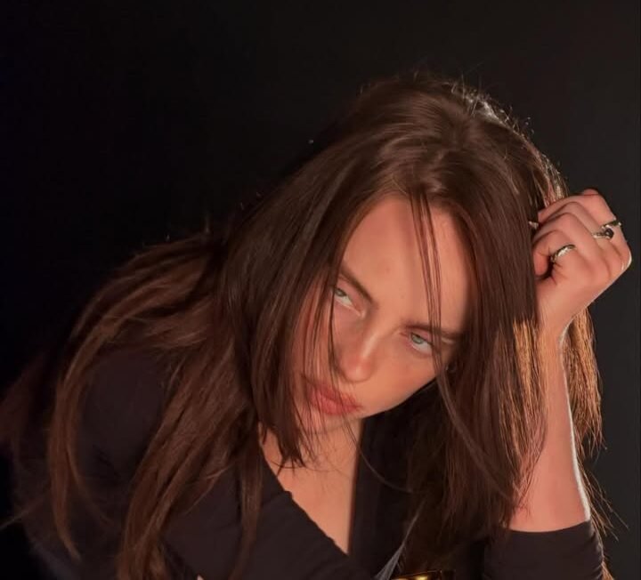 One Emoji from Billie Eilish Earns Over 4.4 Million Likes One Emoji from Billie Eilish Earns Over 4.4 Million Likes