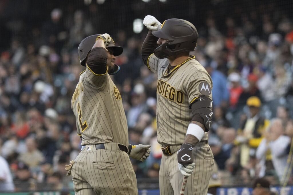 Padres slug their way past Giants