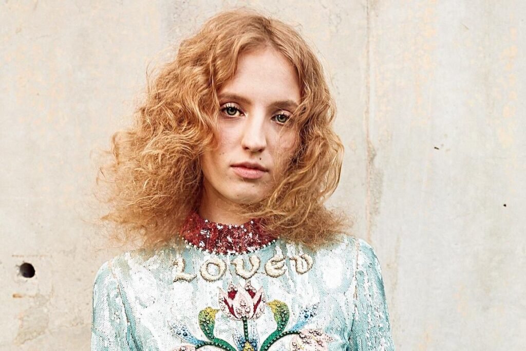 Petra Collins, the photographer who inspired the ‘Euphoria’ aesthetic Petra Collins, the photographer who inspired the ‘Euphoria’ aesthetic