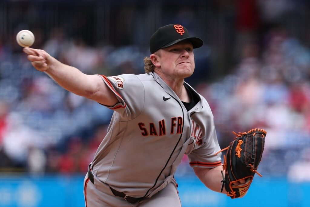 Phillies score twice in ninth to stun Giants in Game 1 of DH