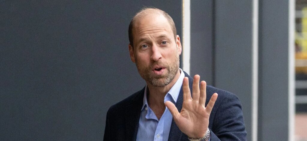 Prince William Caught Ignoring Call At Soccer Final Prince William Caught Ignoring Call At Soccer Final