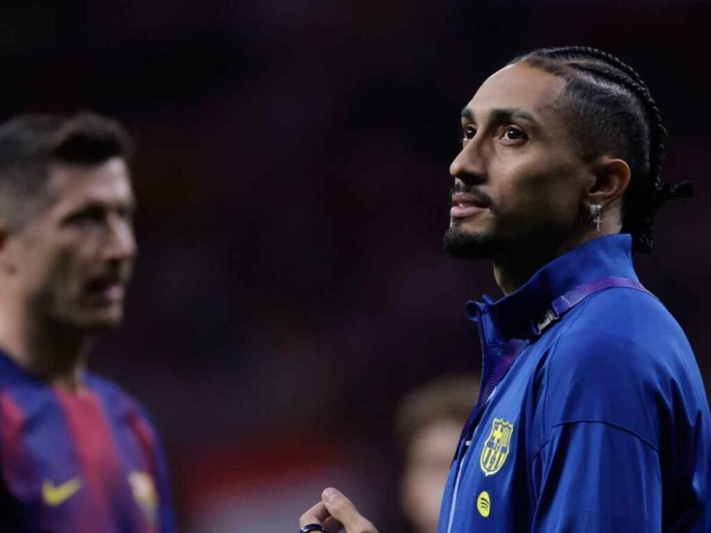 Raphinha's wife seeks to kill Barcelona exit rumours